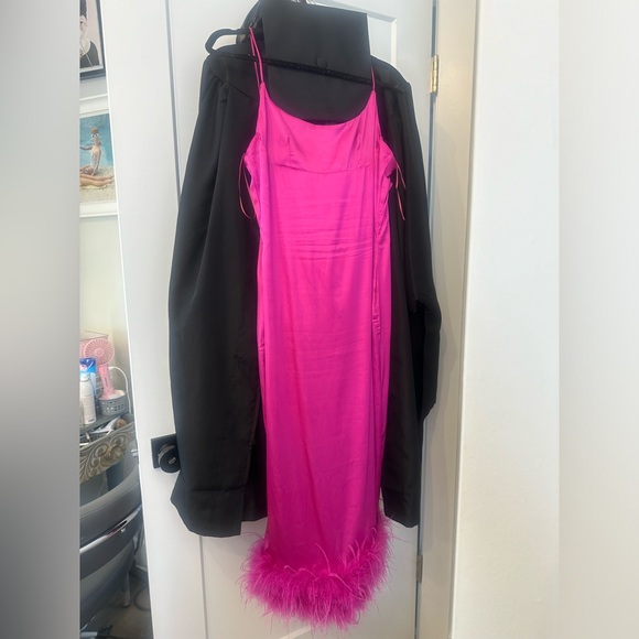 GORGEOUS PINK SATIN GRAD DRESS 💕💕 WORN ONCE FOR PHOTOS - Picture 1 of 3